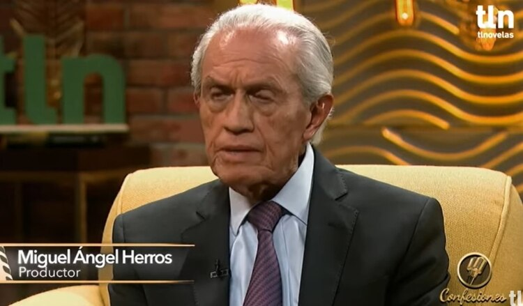 Miguel Ángel Herros es el encargado de producir la emisión (Captura YouTube TlNovelas)