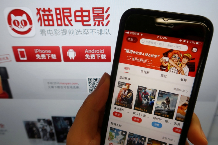 China ha tenido un crecimiento sostenido de espectadores de cine en salas, con apps como Maoyan para la venta de entradas. (REUTERS/Florence Lo)