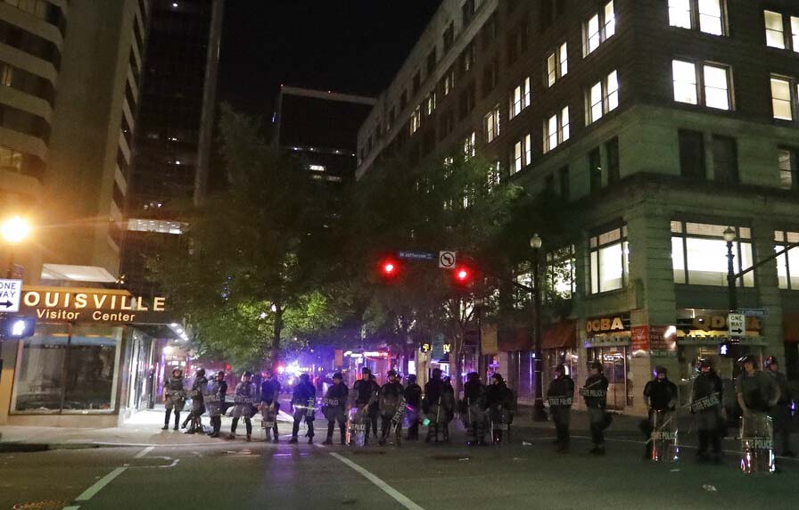 Policía mata a hombre en Louisville durante protestas | El Diario