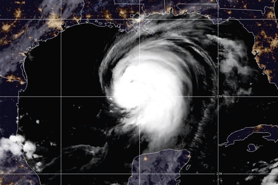 Photo of El huracán Laura alcanza la categoría 4