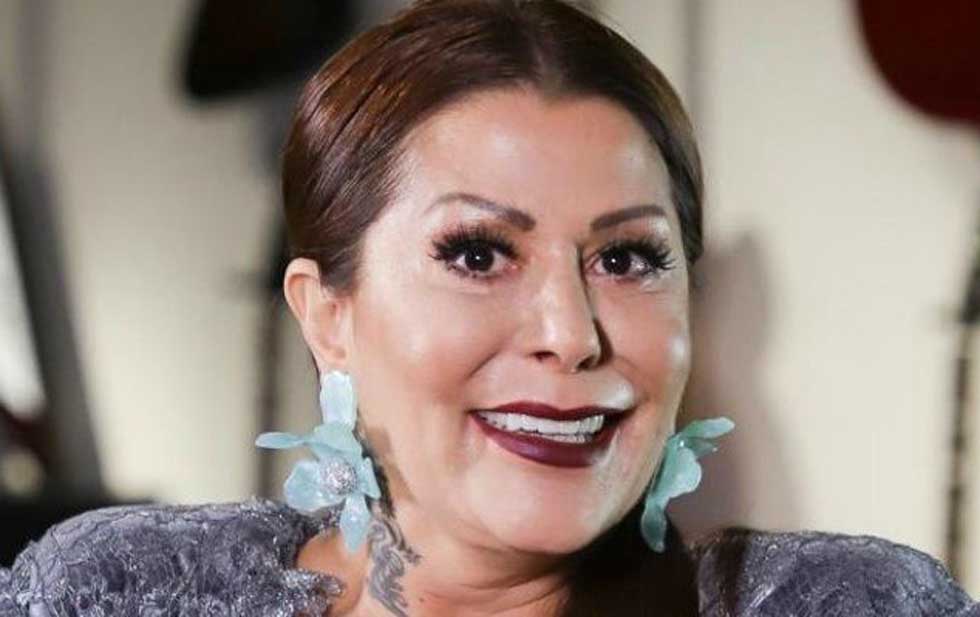 Alejandra Guzmán signed up for 60 years in a hotel?