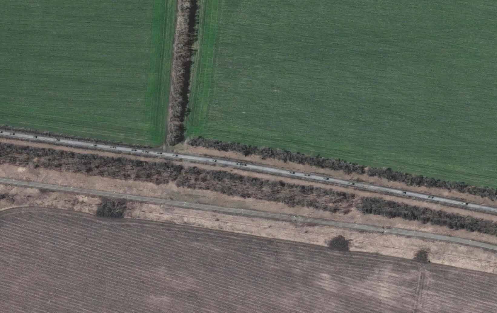 Satellite imagery shows a huge Russian convoy heading to Izyum, Ukraine
