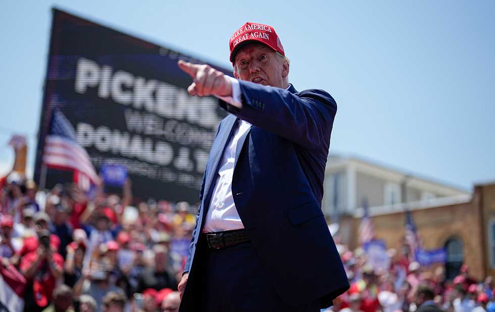 Trump Returns to Large-Scale Rallies with Crowd of Thousands in South Carolina