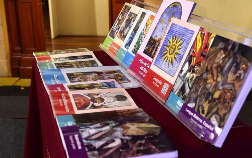 Retiran en Guanajuato libros de texto de SEP